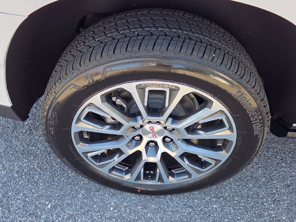 2027 GMC Yukon Denali - Photo 13