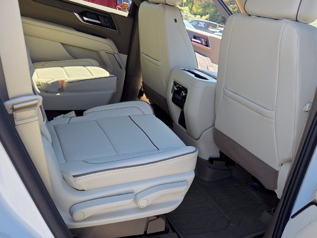 2027 GMC Yukon Denali - Photo 14