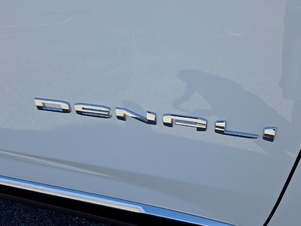 2027 GMC Yukon Denali - Photo 16