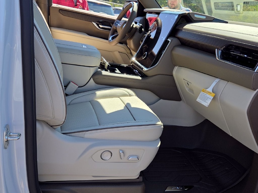 2027 GMC Yukon Denali - Photo 18