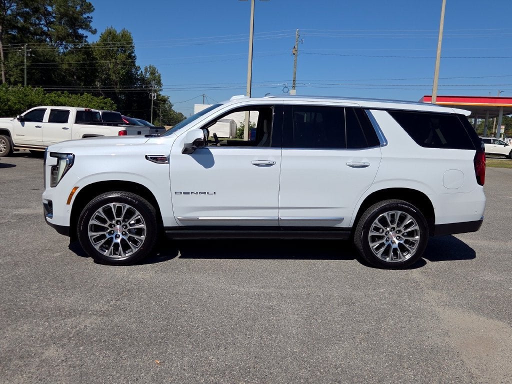 2027 GMC Yukon Denali - Photo 2