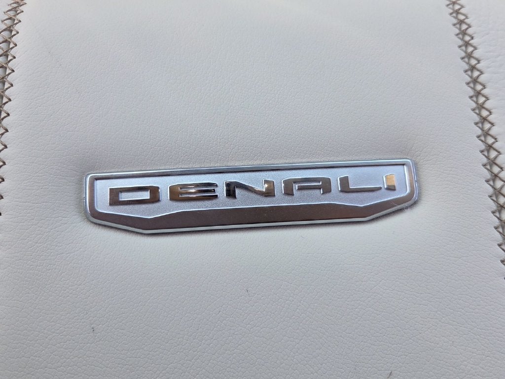 2027 GMC Yukon Denali - Photo 21
