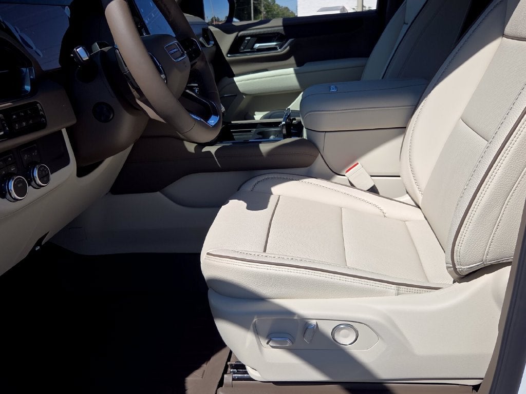2027 GMC Yukon Denali - Photo 3