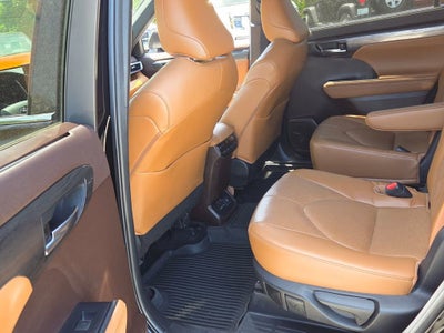 2022 Toyota Highlander Platinum