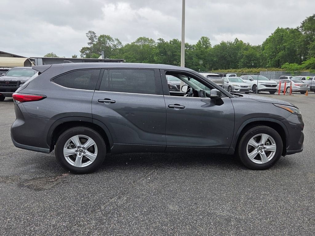 2022 Toyota Highlander LE