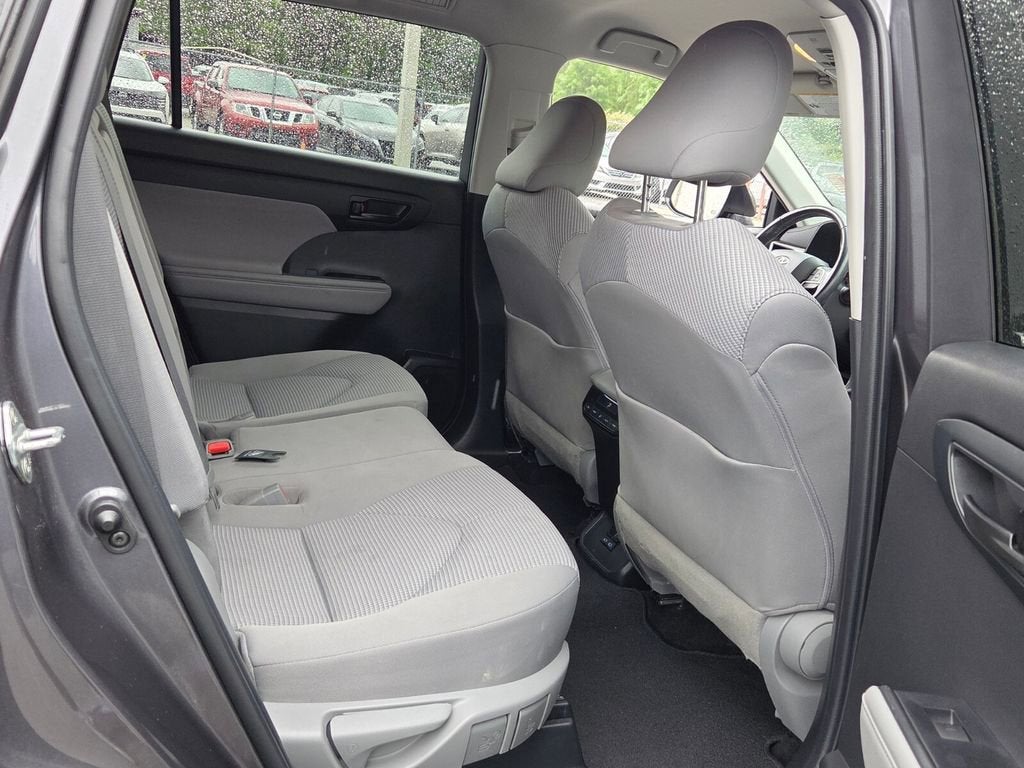 2022 Toyota Highlander LE