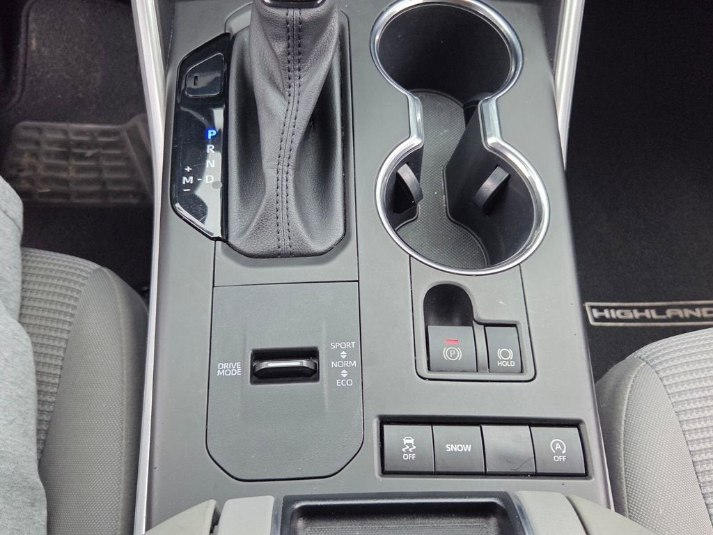 2022 Toyota Highlander LE